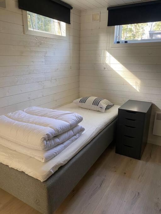 Stuga Pa Oe / Naerhet Till Vatten Mariestad Kültér fotó